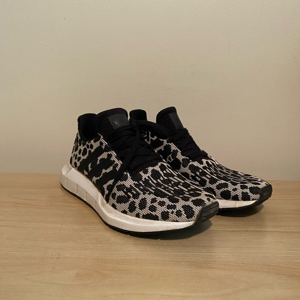 Adidas Swift Run Sneakers sz7 - Picture 4 of 7
